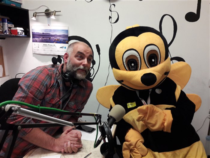 Iain Waugh RB And Honey Flu Bee